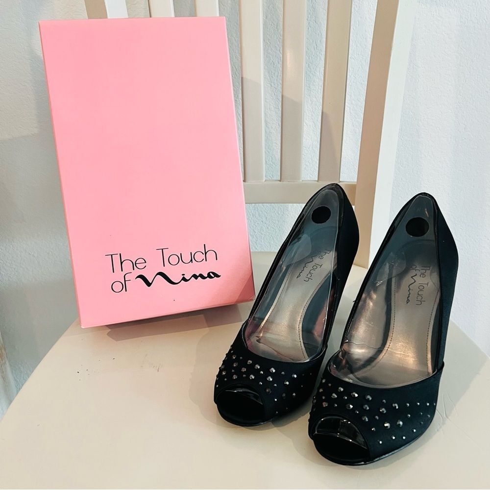 Touch of Nina Women’s Frulett 1 Peep Toe Heels Black Luster Satin Jeweled 9.5 M